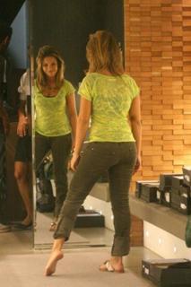 Fernanda Souza feet photo thumbnail