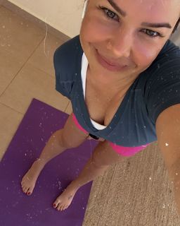 Fernanda Souza feet photo thumbnail