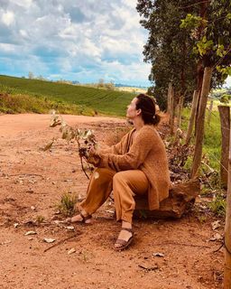 Fernanda Souza feet photo thumbnail