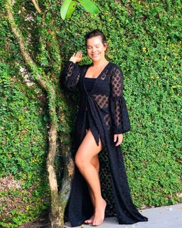 Fernanda Souza feet photo thumbnail