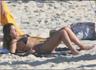 Fernanda Vasconcellos feet photo thumbnail