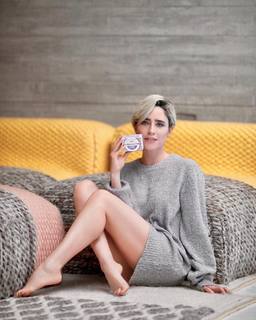 Fernanda Vasconcellos feet photo thumbnail