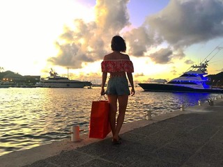 Fernanda Vasconcellos feet photo thumbnail