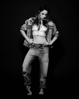 Fernanda Vasconcellos feet photo thumbnail