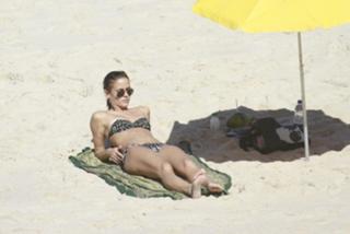 Fernanda de Freitas feet photo thumbnail