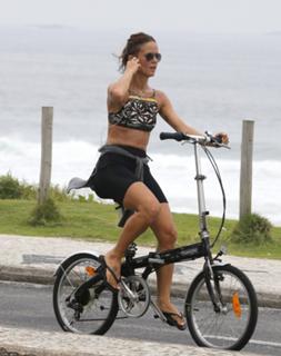 Fernanda de Freitas feet photo thumbnail