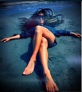 Fernanda de Freitas feet photo thumbnail