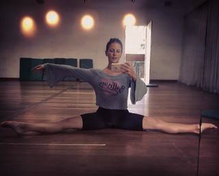 Fernanda de Freitas feet photo thumbnail