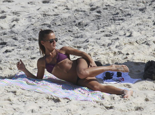 Fernanda de Freitas feet photo thumbnail