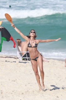 Fernanda de Freitas feet photo thumbnail