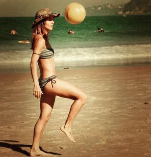 Fernanda de Freitas feet photo thumbnail