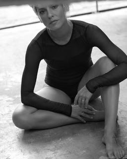 Fernanda de Freitas feet photo thumbnail