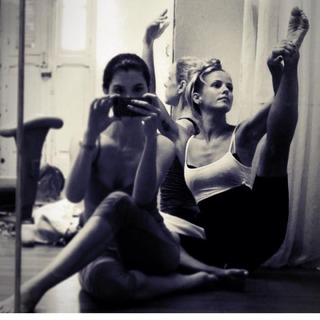 Fernanda de Freitas feet photo thumbnail