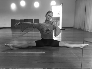 Fernanda de Freitas feet photo thumbnail