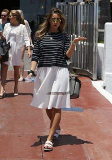 Ferne McCann feet photo thumbnail