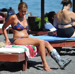 Ferne McCann feet photo thumbnail