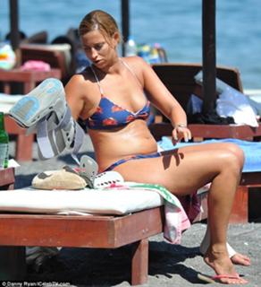 Ferne McCann feet photo thumbnail