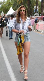 Ferne McCann feet photo thumbnail