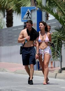 Ferne McCann feet photo thumbnail