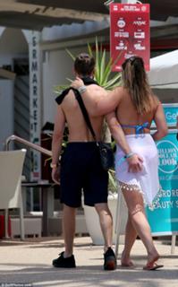 Ferne McCann feet photo thumbnail