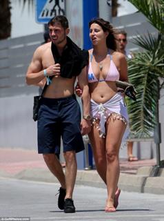 Ferne McCann feet photo thumbnail