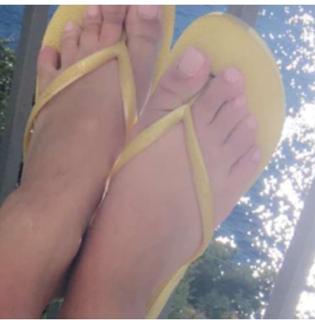 Ferne McCann feet photo thumbnail