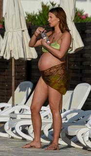 Ferne McCann feet photo thumbnail