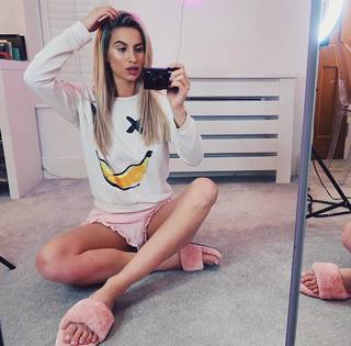 Ferne McCann feet photo thumbnail