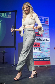 Ferne McCann feet photo thumbnail