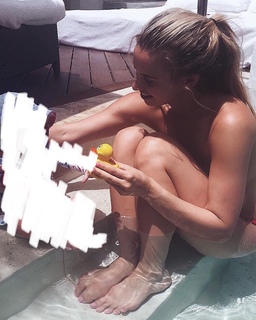 Ferne McCann feet photo thumbnail