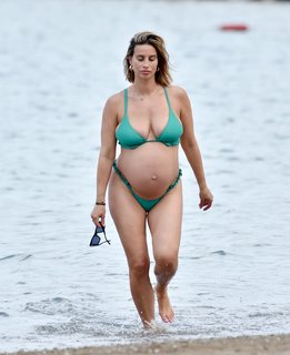 Ferne McCann feet photo thumbnail