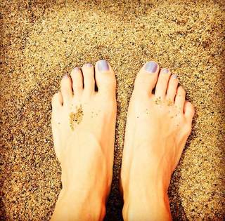 Fey feet photo thumbnail