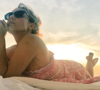 Fey feet photo thumbnail