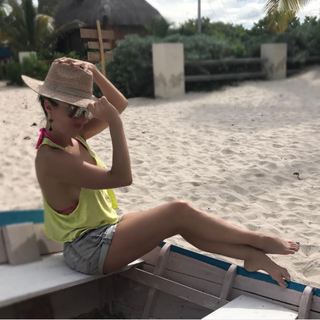 Fey feet photo thumbnail