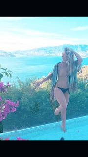 Fey feet photo thumbnail