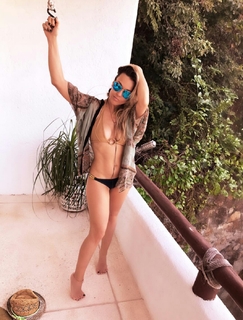 Fey feet photo thumbnail