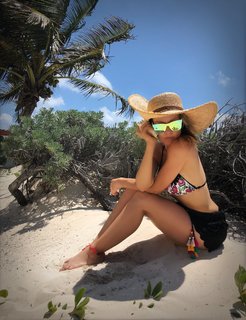 Fey feet photo thumbnail