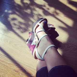 Fey feet photo thumbnail