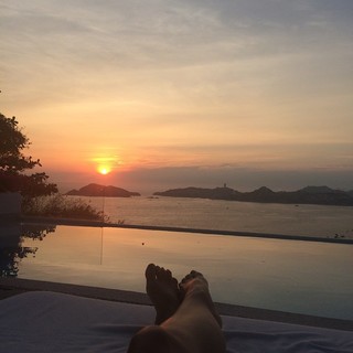 Fey feet photo thumbnail