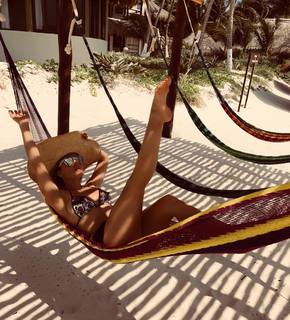 Fey feet photo thumbnail