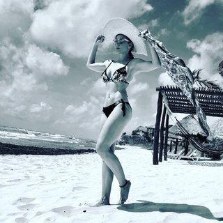 Fey feet photo thumbnail