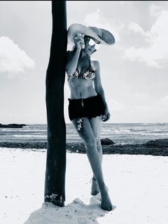 Fey feet photo thumbnail