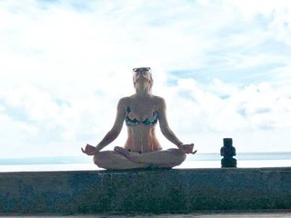 Fey feet photo thumbnail