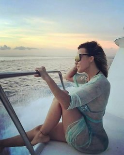 Fey feet photo thumbnail