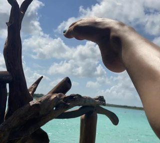 Fey feet photo thumbnail