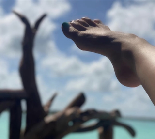 Fey feet photo thumbnail