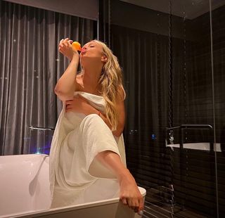 Fey feet photo thumbnail