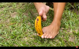 Filipina Pea feet photo 14