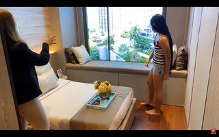 Filipina Pea feet photo 1
