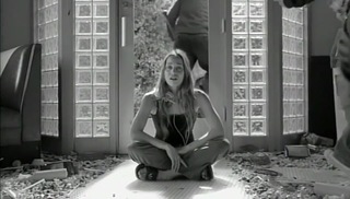 Fiona Apple feet photo thumbnail